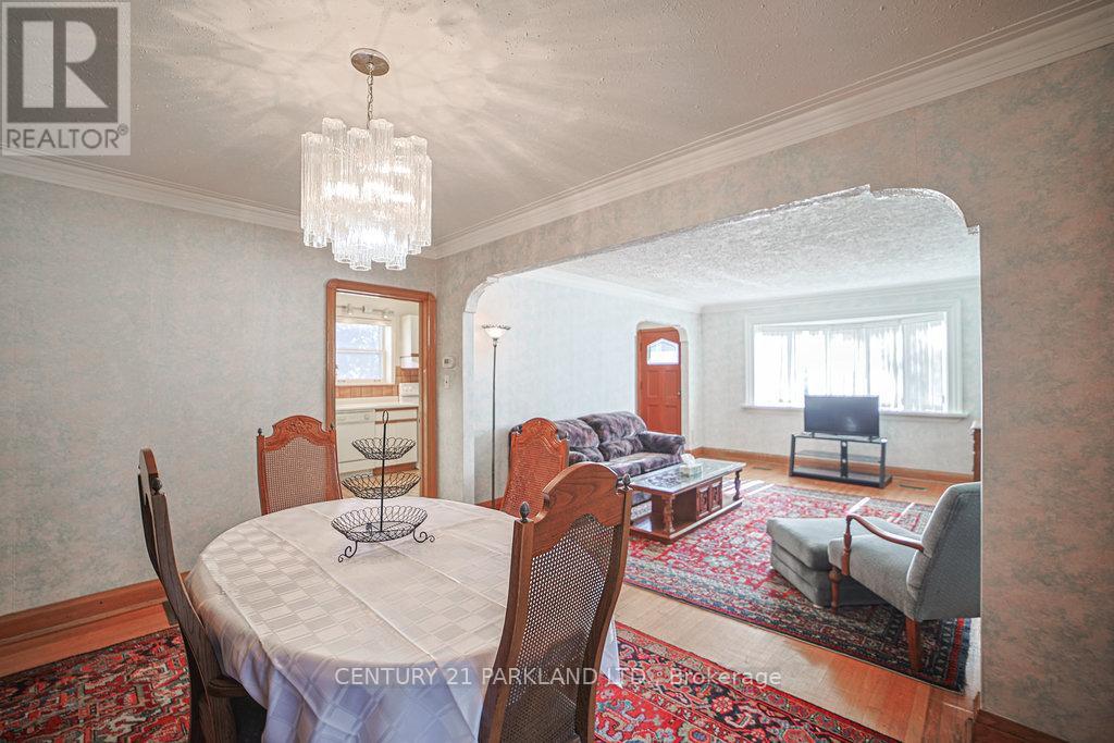 22 Parkview Hill Crescent, Toronto, Ontario  M4B 1P7 - Photo 9 - E12464562