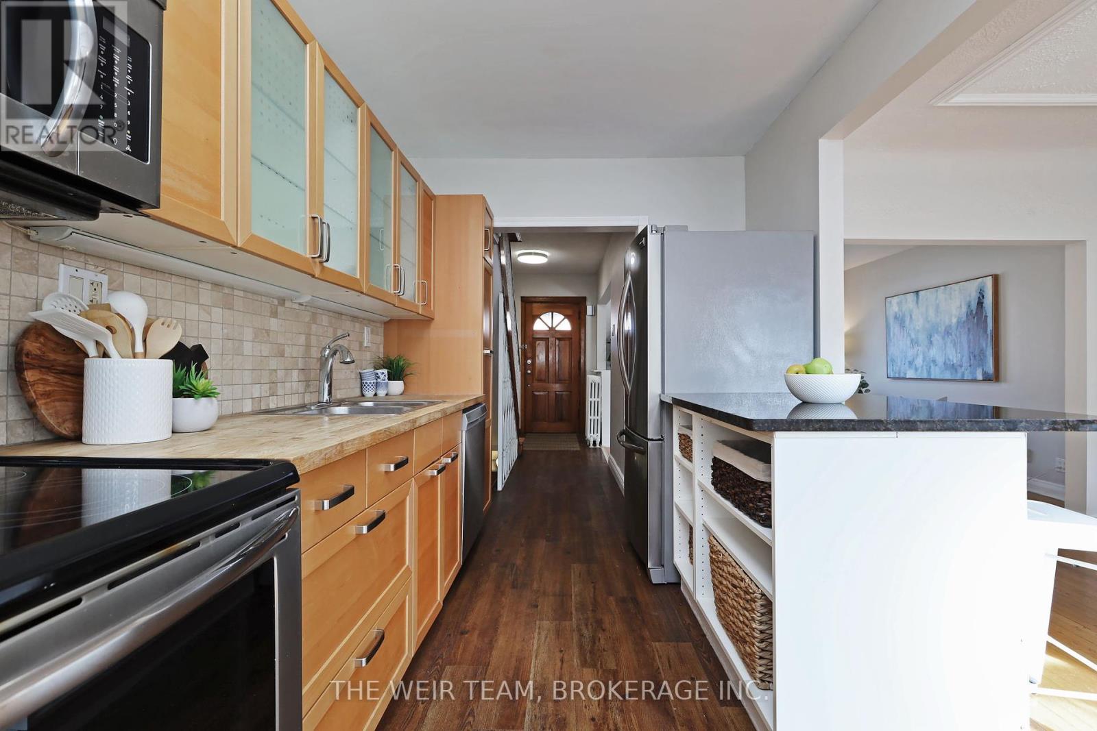 157 Mortimer Avenue, Toronto, Ontario  M4J 2C4 - Photo 17 - E12464579