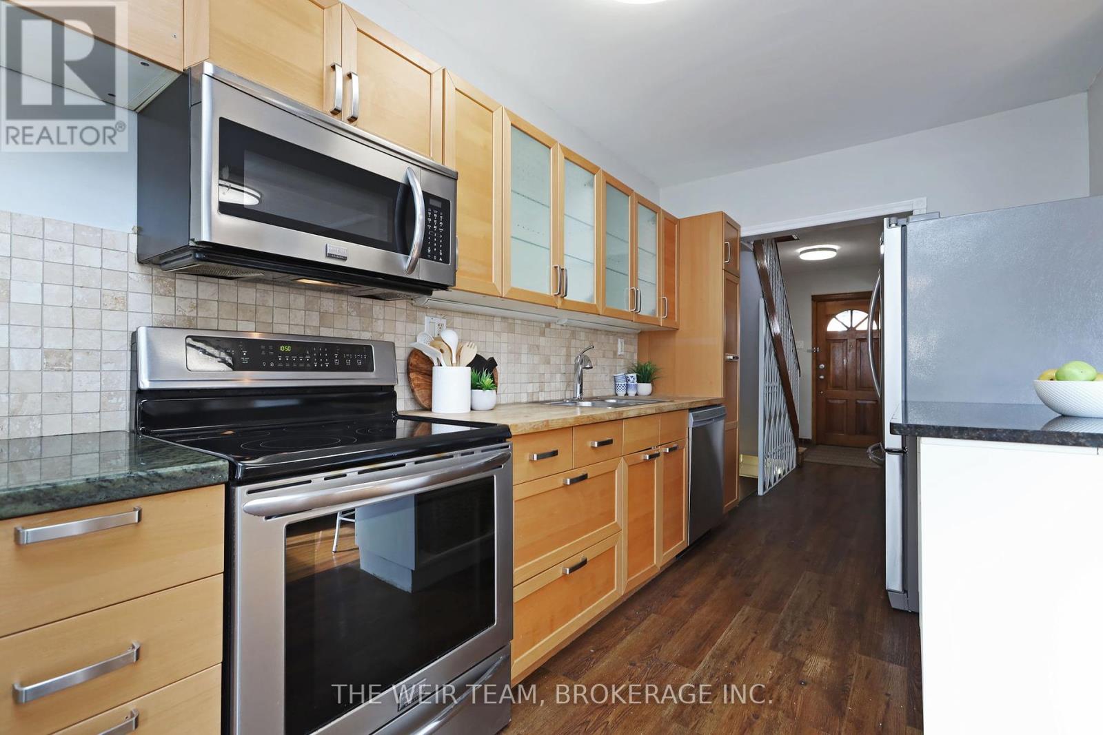 157 Mortimer Avenue, Toronto, Ontario  M4J 2C4 - Photo 18 - E12464579