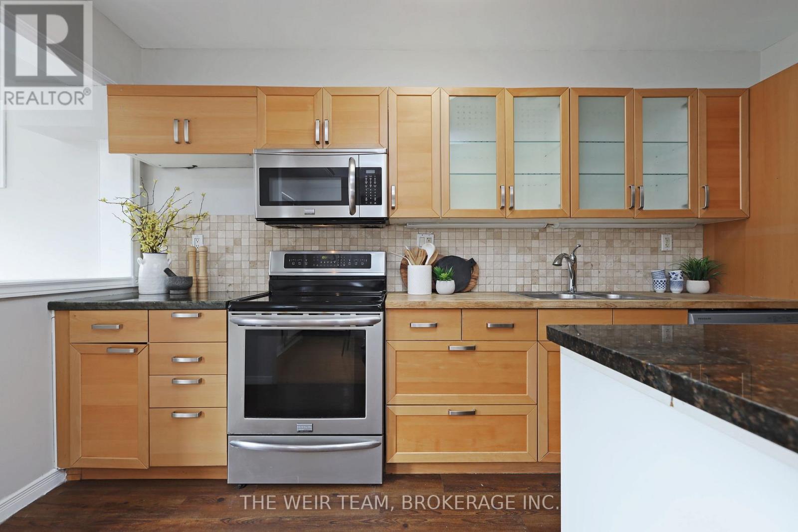 157 Mortimer Avenue, Toronto, Ontario  M4J 2C4 - Photo 19 - E12464579