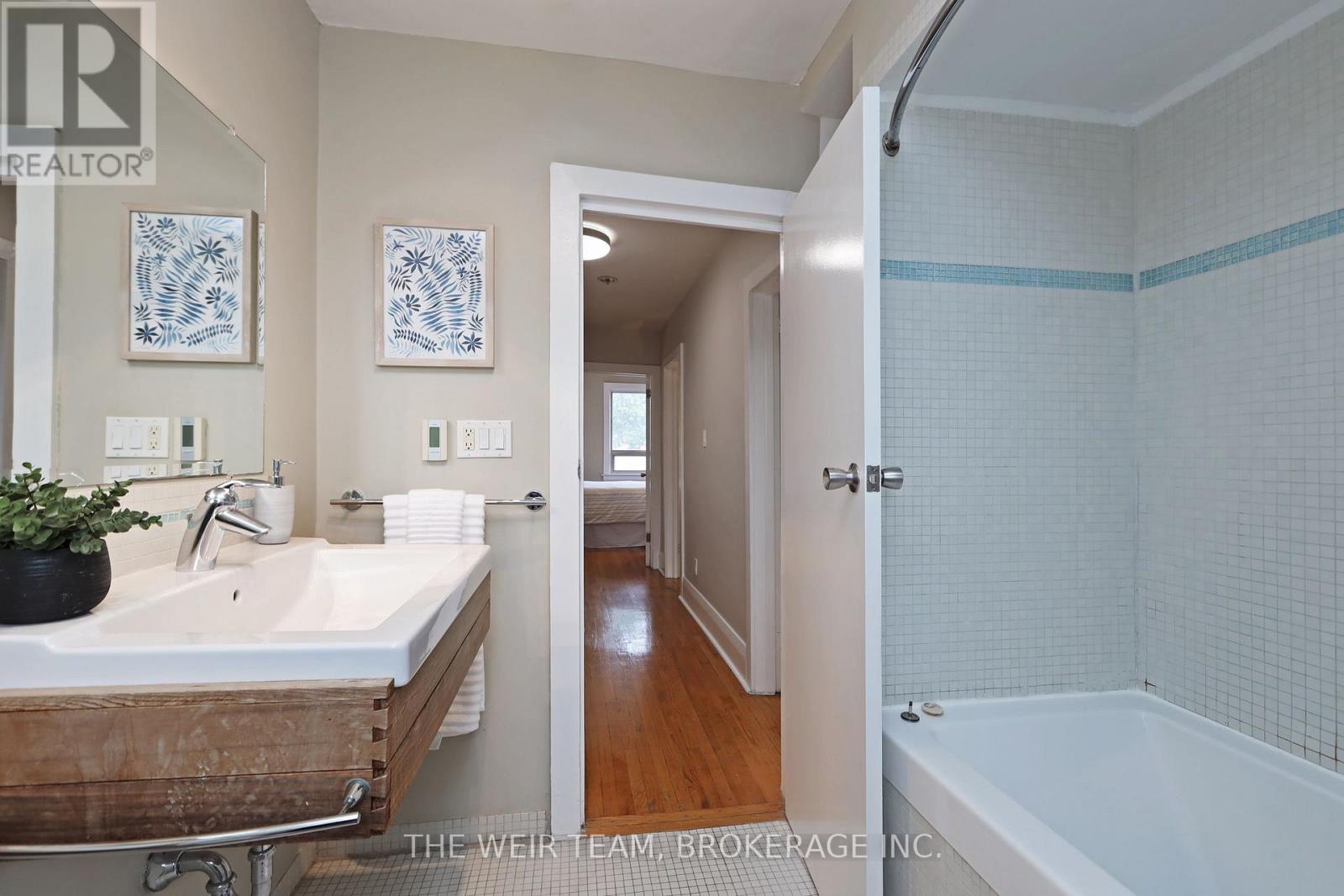 157 Mortimer Avenue, Toronto, Ontario  M4J 2C4 - Photo 30 - E12464579