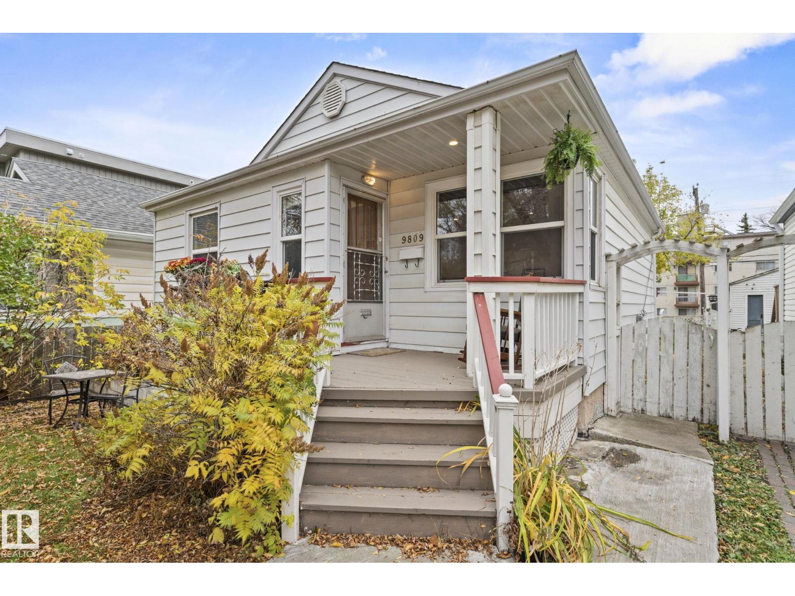 9809 83 AV NW, edmonton, Alberta