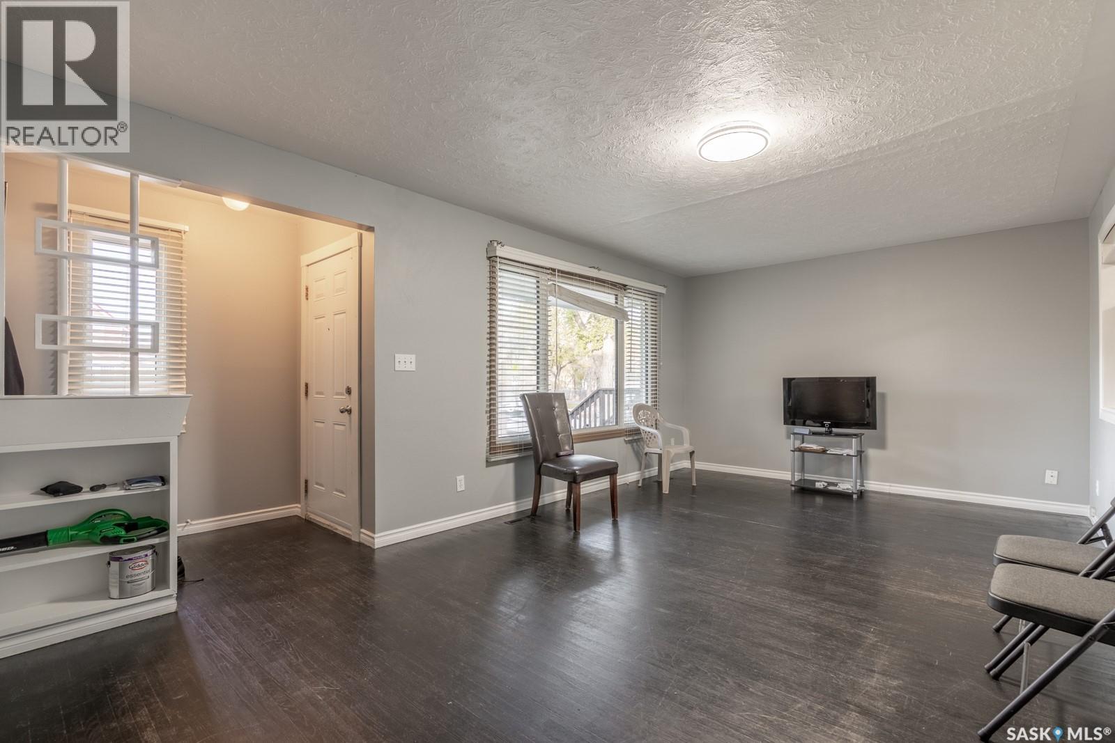 1321 Victoria Avenue, Regina, Saskatchewan  S4P 0P2 - Photo 2 - SK020949