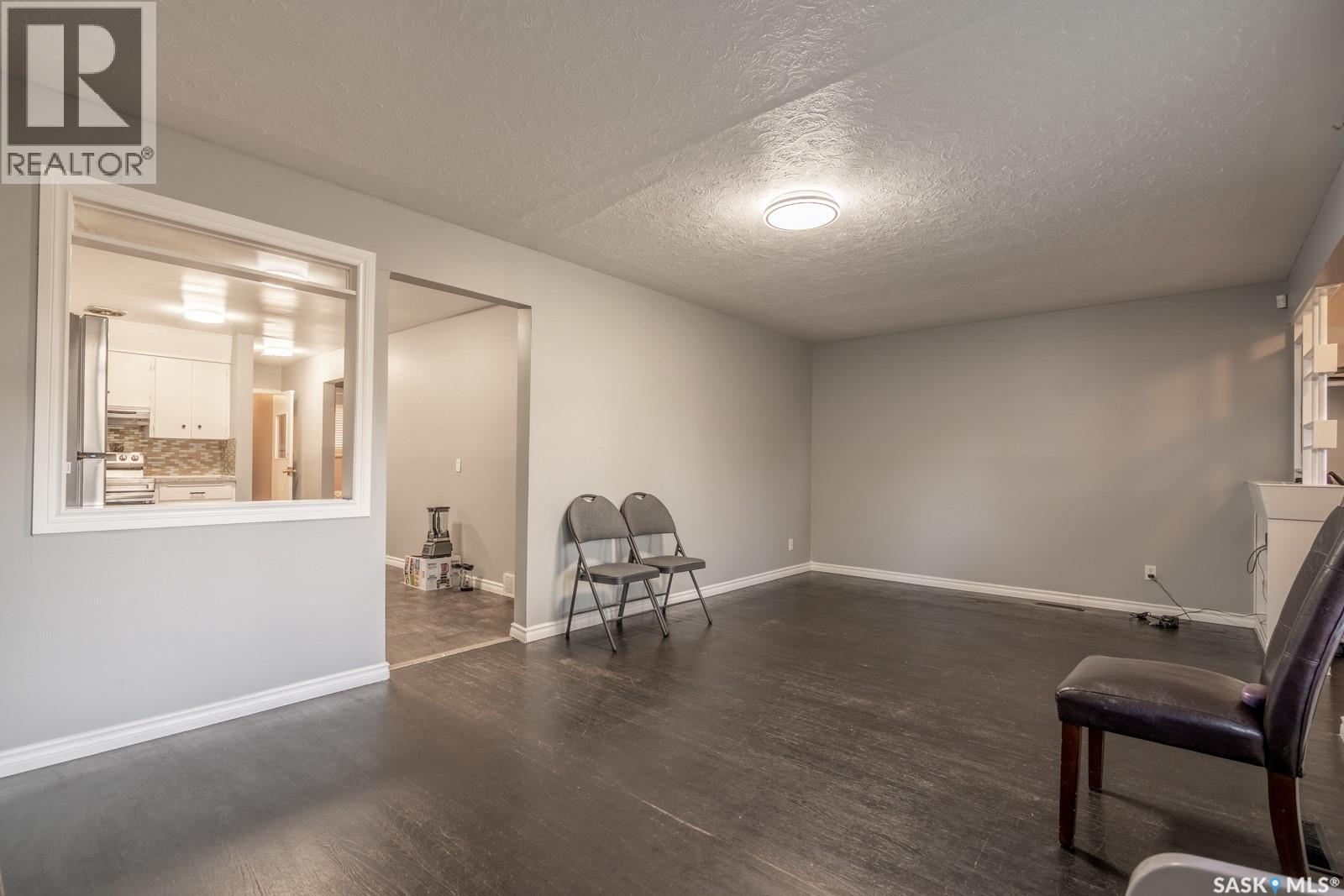 1321 Victoria Avenue, Regina, Saskatchewan  S4P 0P2 - Photo 3 - SK020949