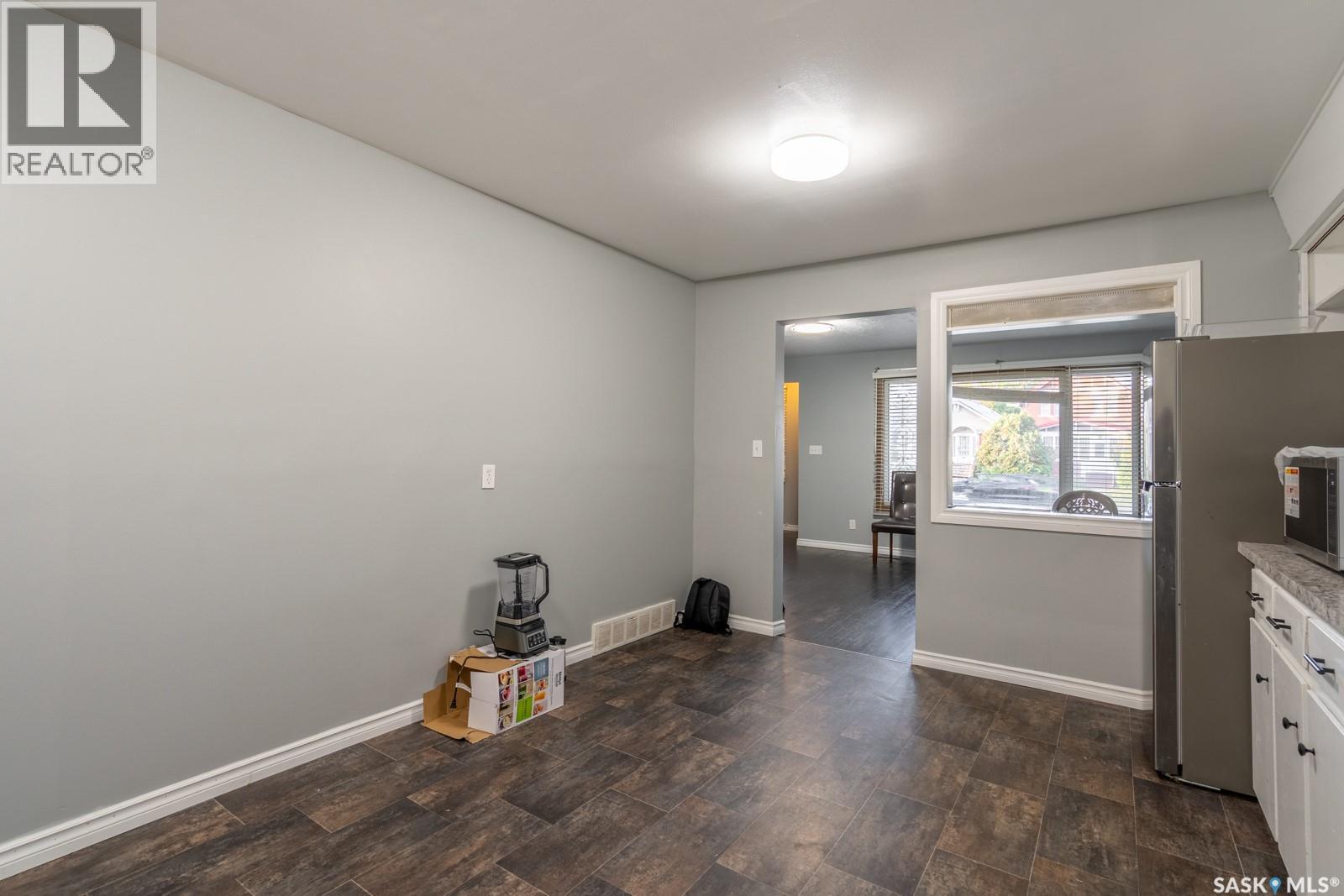 1321 Victoria Avenue, Regina, Saskatchewan  S4P 0P2 - Photo 5 - SK020949