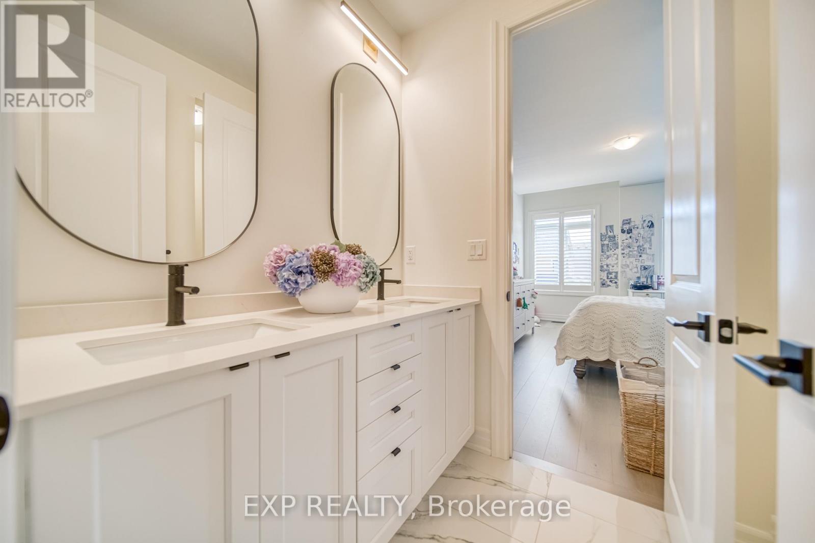 42 Meadow Vista Crescent, East Gwillimbury, Ontario  L9N 0T4 - Photo 33 - N12464533