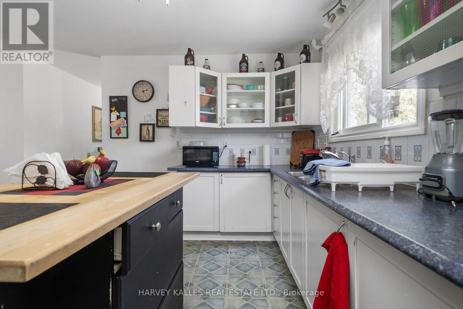 17 Kleinsteuber Park Road, Prince Edward County (Hallowell Ward), Ontario  K0K 2T0 - Photo 11 - X12464617