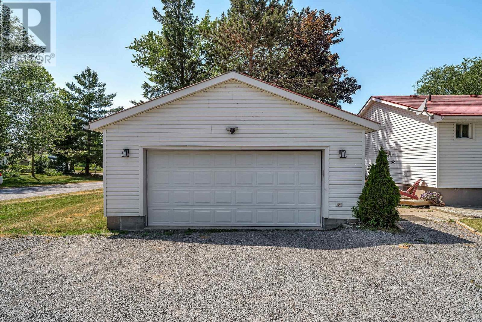 17 Kleinsteuber Park Road, Prince Edward County (Hallowell Ward), Ontario  K0K 2T0 - Photo 26 - X12464617