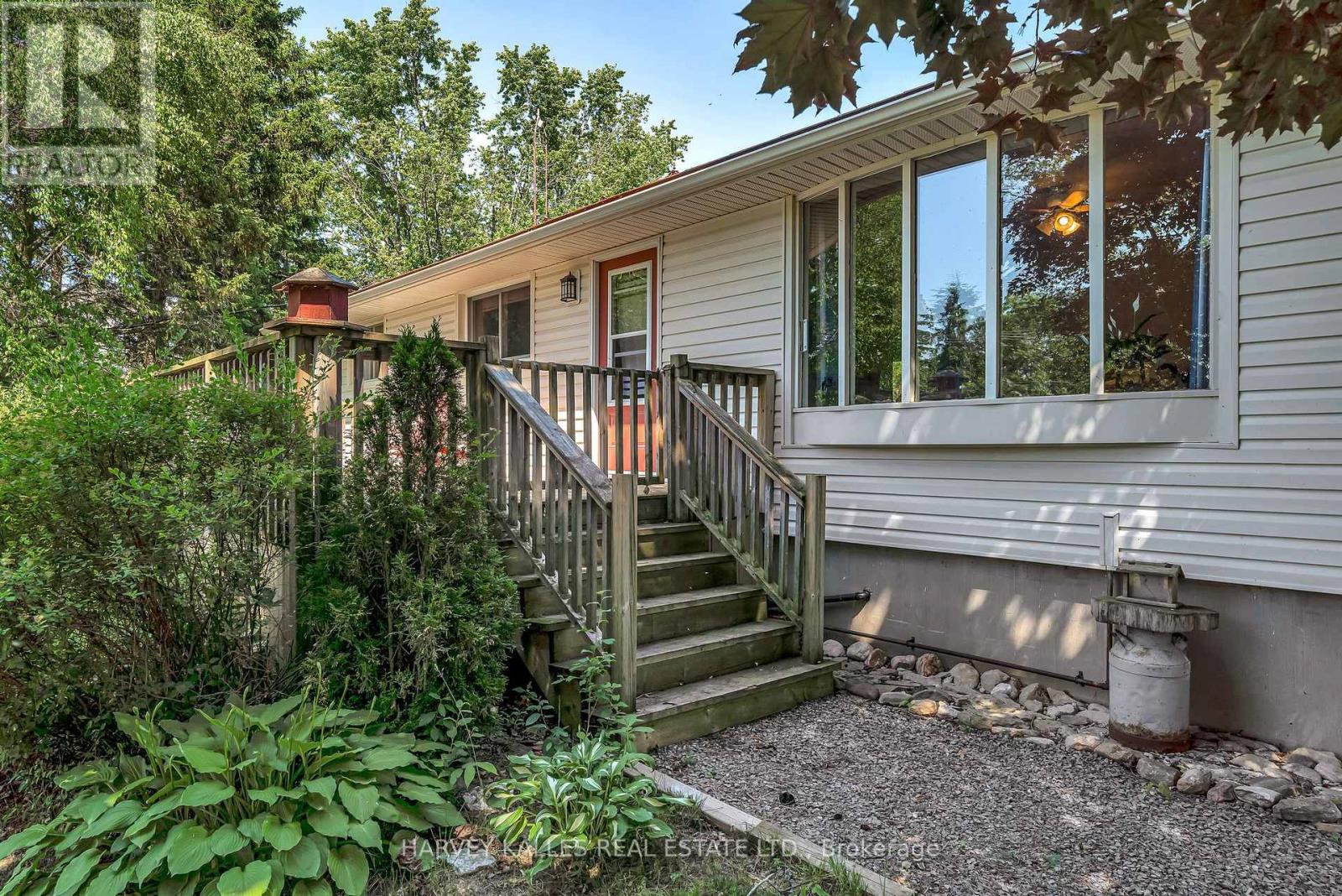 17 Kleinsteuber Park Road, Prince Edward County (Hallowell Ward), Ontario  K0K 2T0 - Photo 4 - X12464617