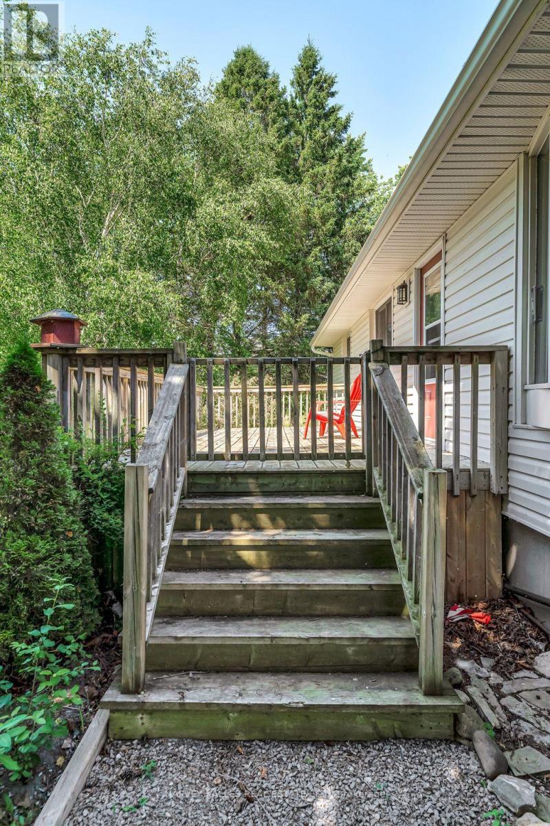 17 Kleinsteuber Park Road, Prince Edward County (Hallowell Ward), Ontario  K0K 2T0 - Photo 5 - X12464617