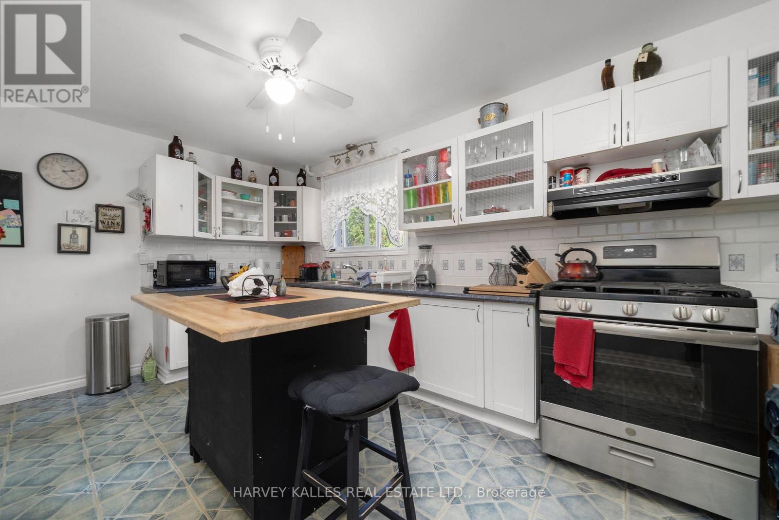 17 Kleinsteuber Park Road, Prince Edward County (Hallowell Ward), Ontario  K0K 2T0 - Photo 9 - X12464617