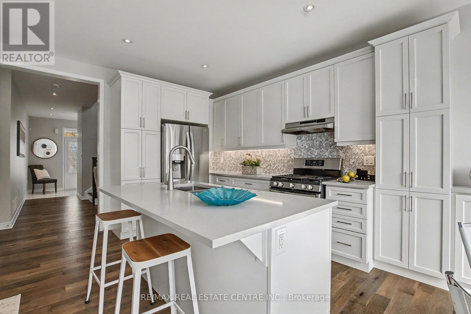 573 Juneberry Court, Milton, Ontario  L9E 1M8 - Photo 16 - W12464519