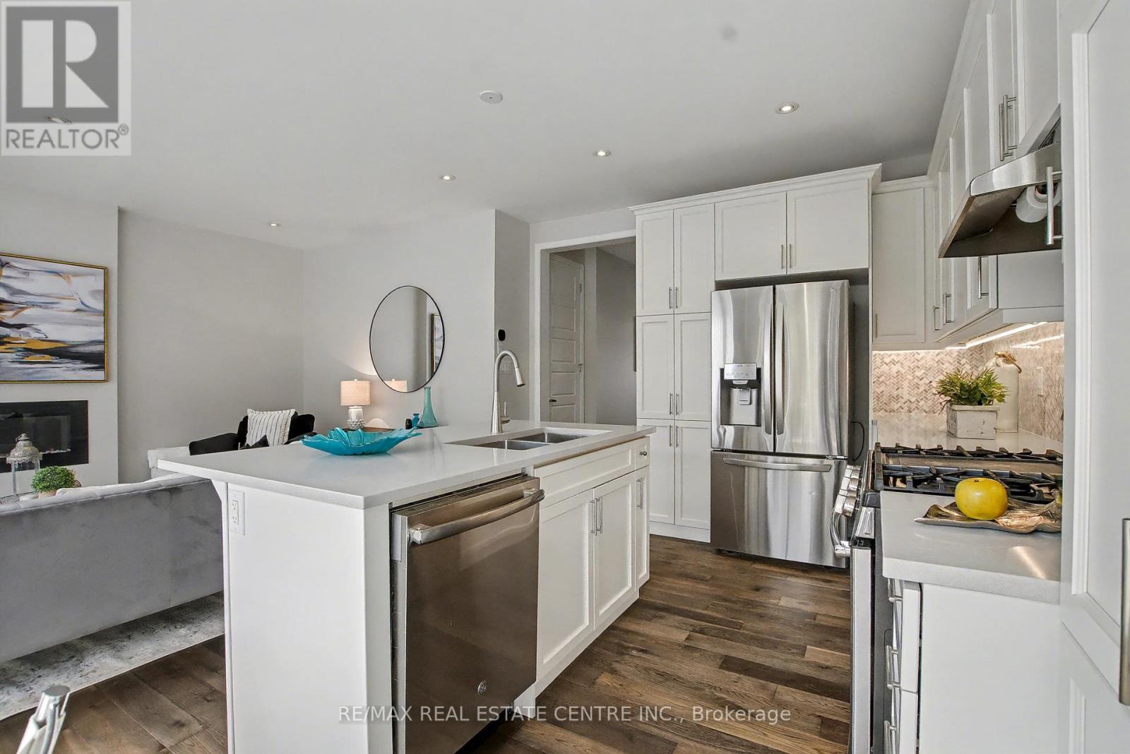 573 Juneberry Court, Milton, Ontario  L9E 1M8 - Photo 17 - W12464519