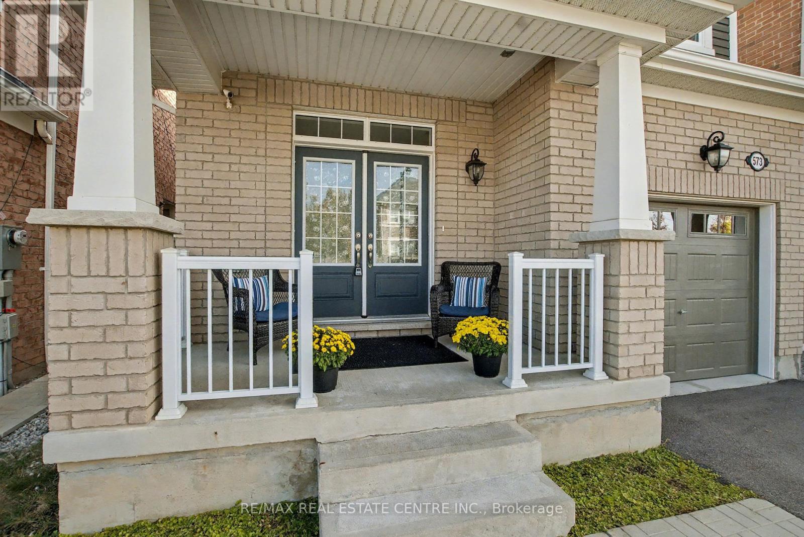 573 Juneberry Court, Milton, Ontario  L9E 1M8 - Photo 4 - W12464519