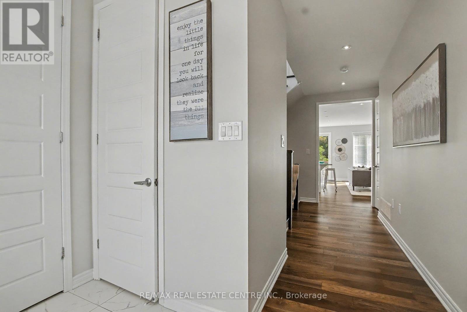 573 Juneberry Court, Milton, Ontario  L9E 1M8 - Photo 6 - W12464519