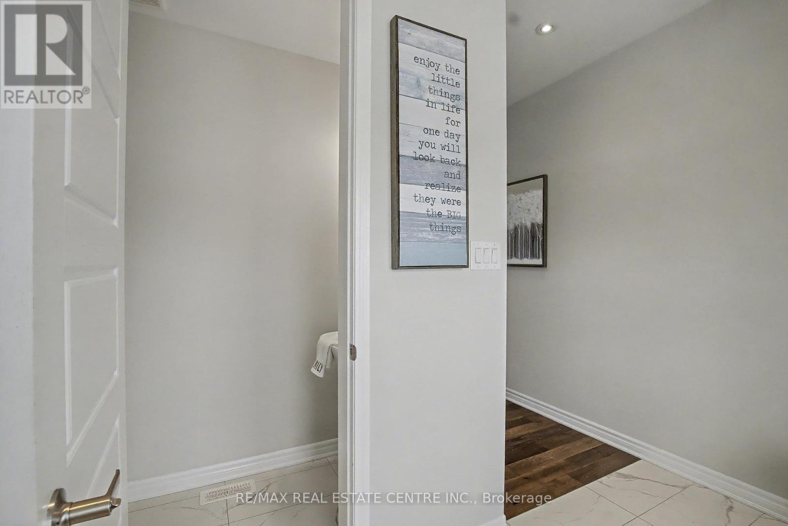 573 Juneberry Court, Milton, Ontario  L9E 1M8 - Photo 8 - W12464519