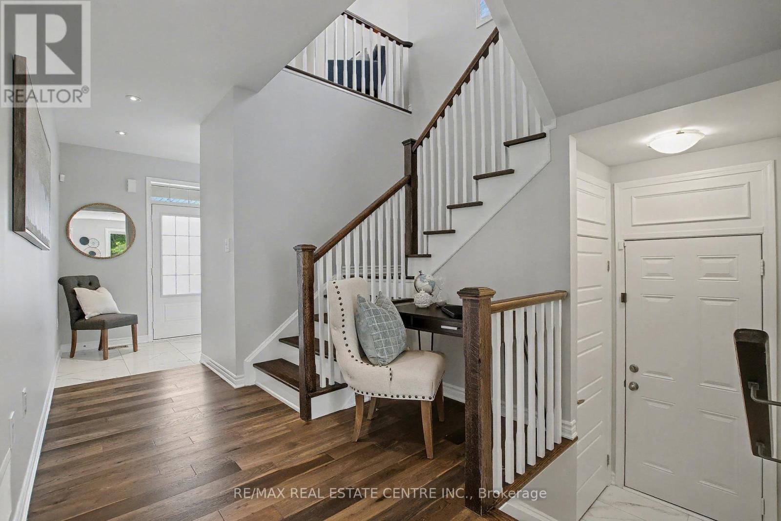 573 Juneberry Court, Milton, Ontario  L9E 1M8 - Photo 9 - W12464519