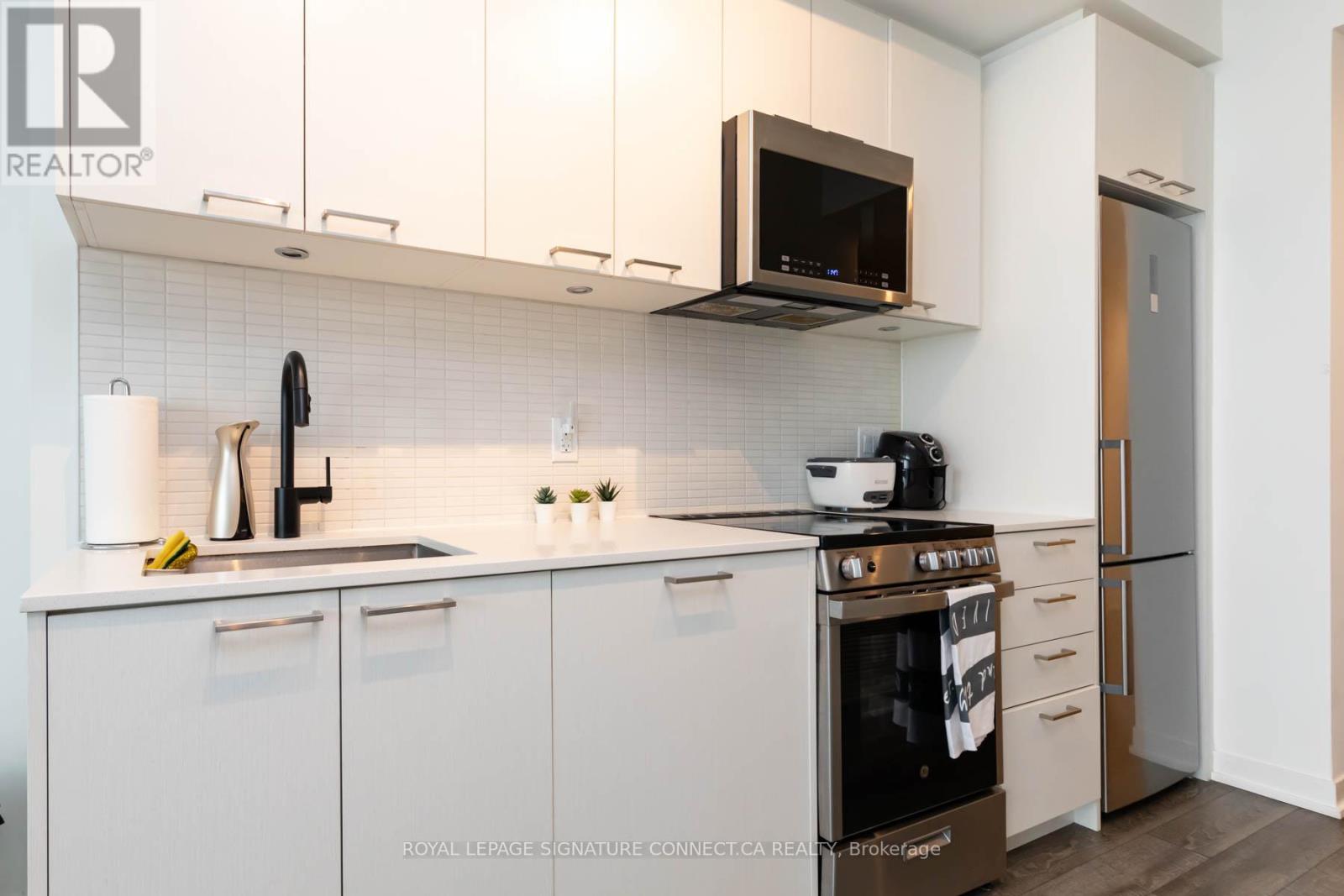 219 - 1808 St Clair Avenue W, Toronto, Ontario  M6N 1J5 - Photo 3 - W12464531