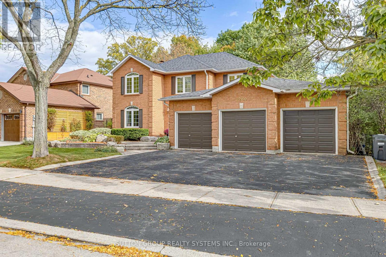 1280 Springwood Crescent, Oakville, Ontario  L6M 1V3 - Photo 2 - W12464535