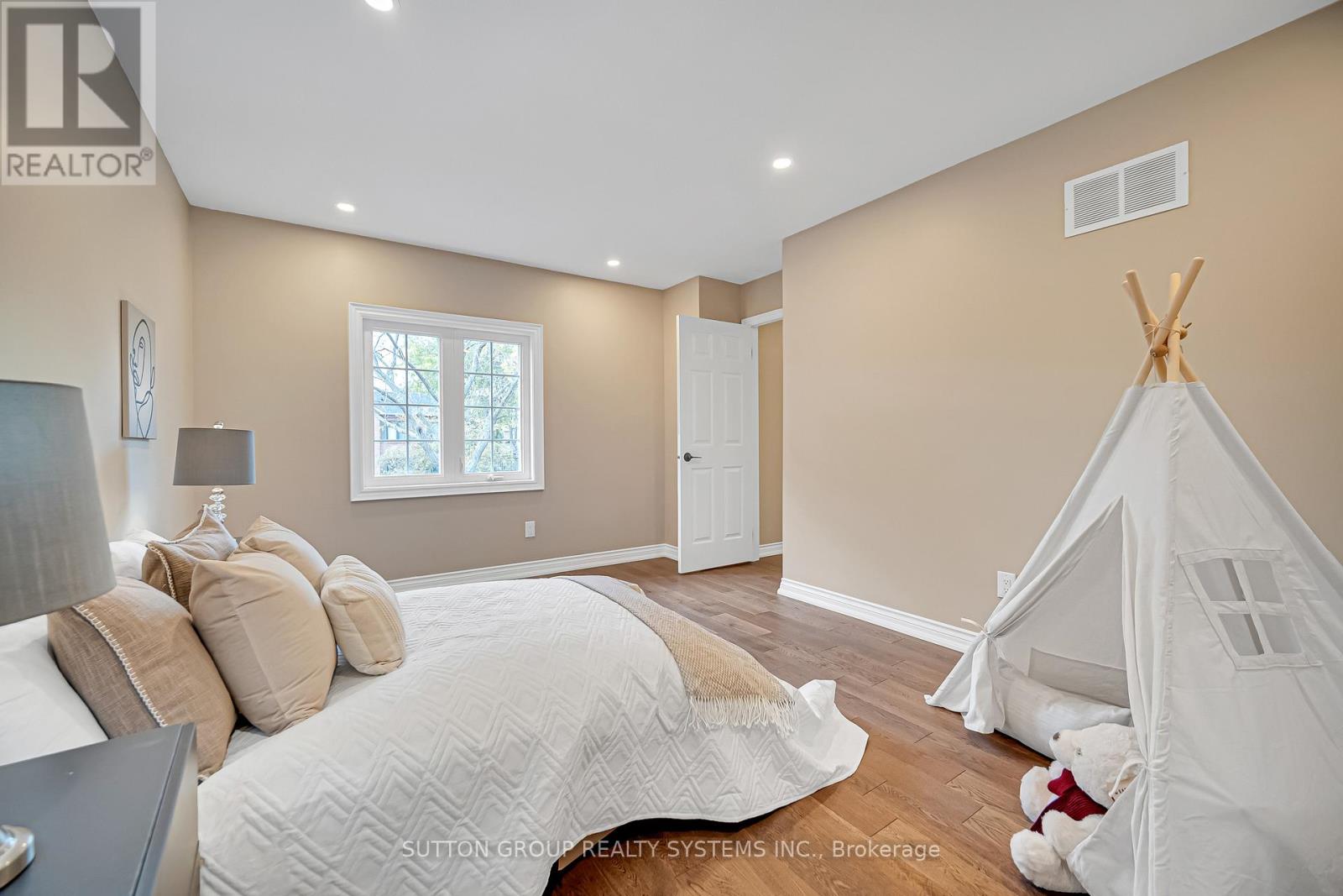 1280 Springwood Crescent, Oakville, Ontario  L6M 1V3 - Photo 28 - W12464535