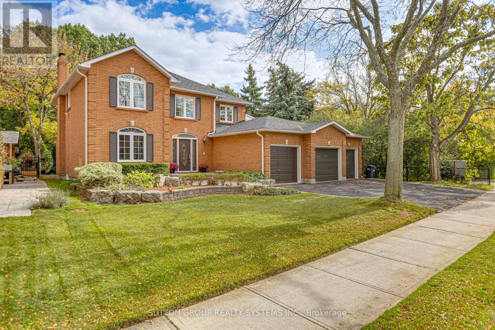 1280 Springwood Crescent, Oakville, Ontario  L6M 1V3 - Photo 3 - W12464535