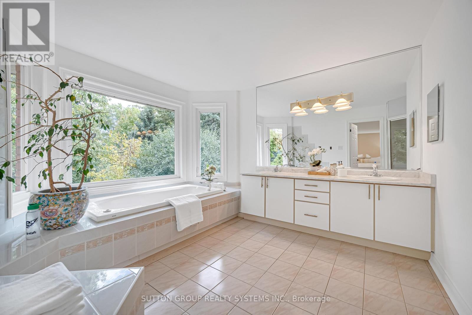 1280 Springwood Crescent, Oakville, Ontario  L6M 1V3 - Photo 34 - W12464535