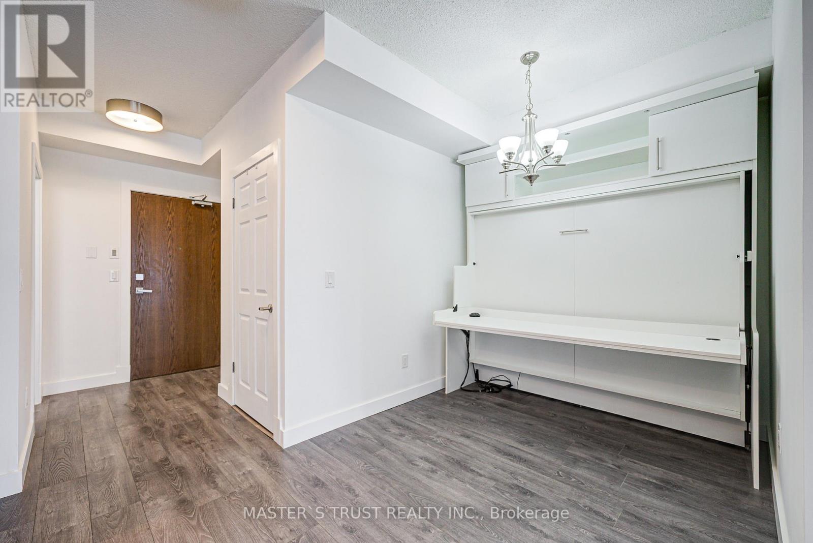 360 Square One Drive, Mississauga, Ontario  L5B 0G7 - Photo 10 - W12464538