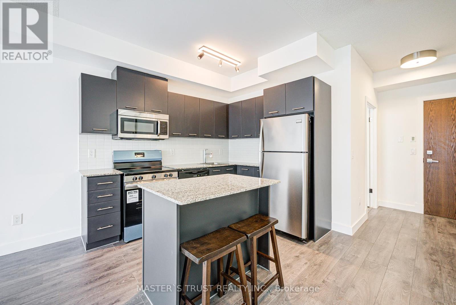 360 Square One Drive, Mississauga, Ontario  L5B 0G7 - Photo 11 - W12464538
