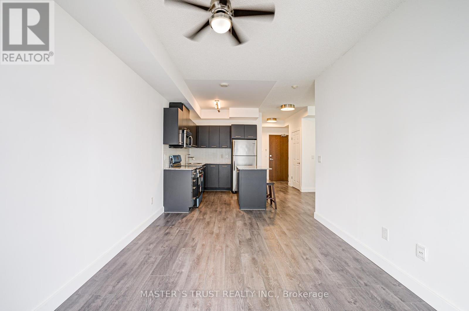 360 Square One Drive, Mississauga, Ontario  L5B 0G7 - Photo 14 - W12464538
