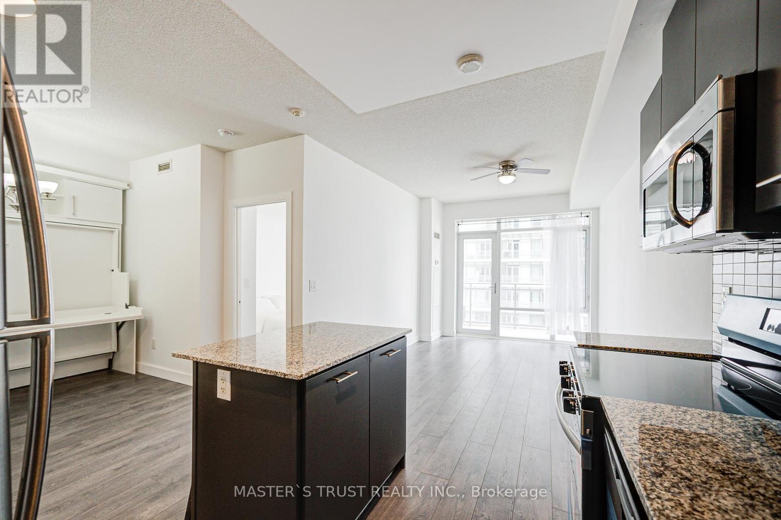 360 Square One Drive, Mississauga, Ontario  L5B 0G7 - Photo 15 - W12464538