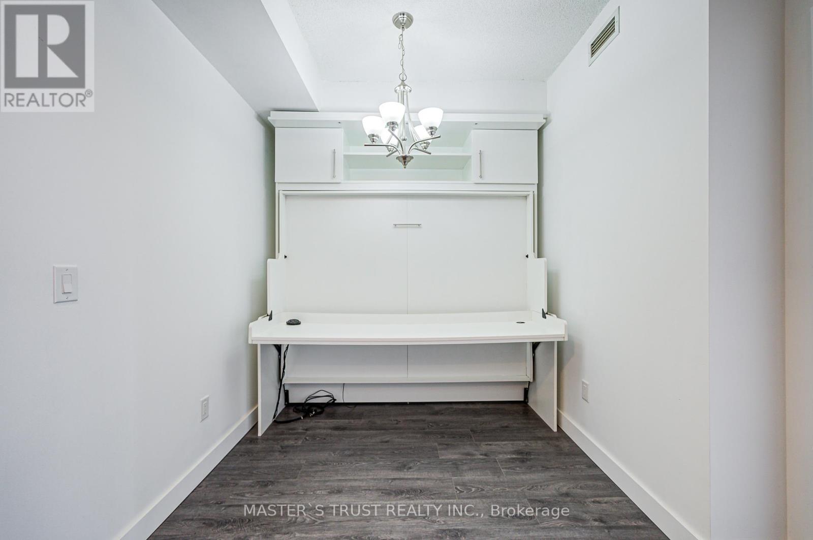 360 Square One Drive, Mississauga, Ontario  L5B 0G7 - Photo 9 - W12464538
