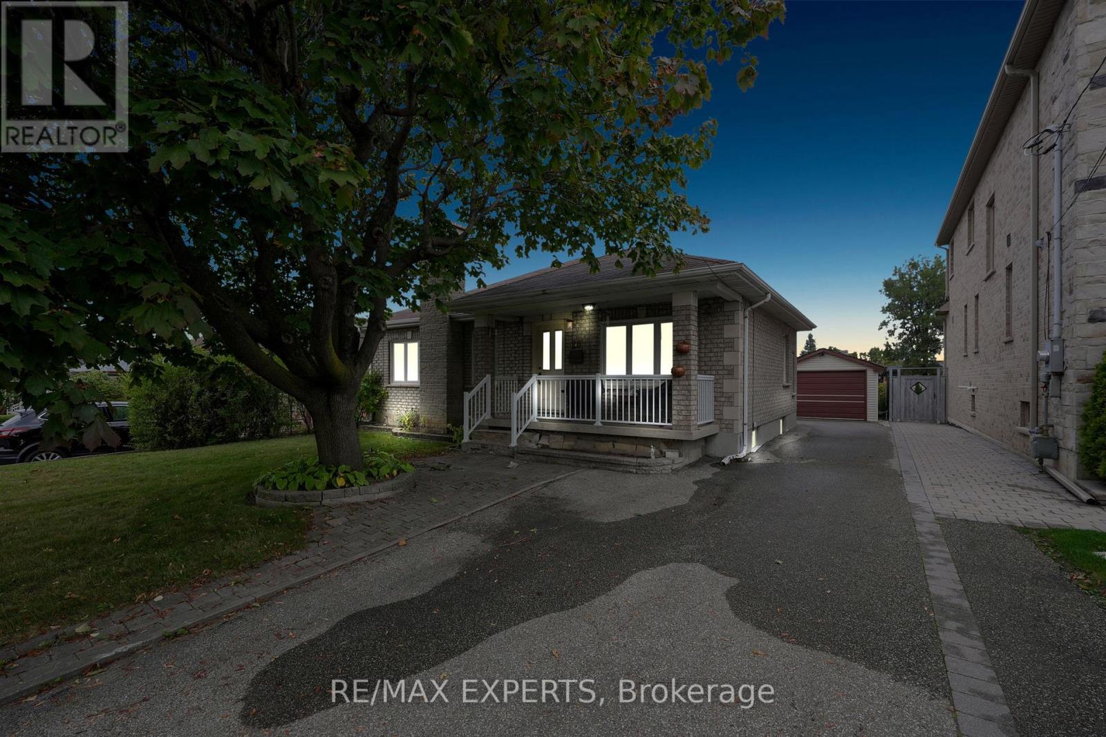 26 GROVEDALE AVENUE, Toronto, Ontario