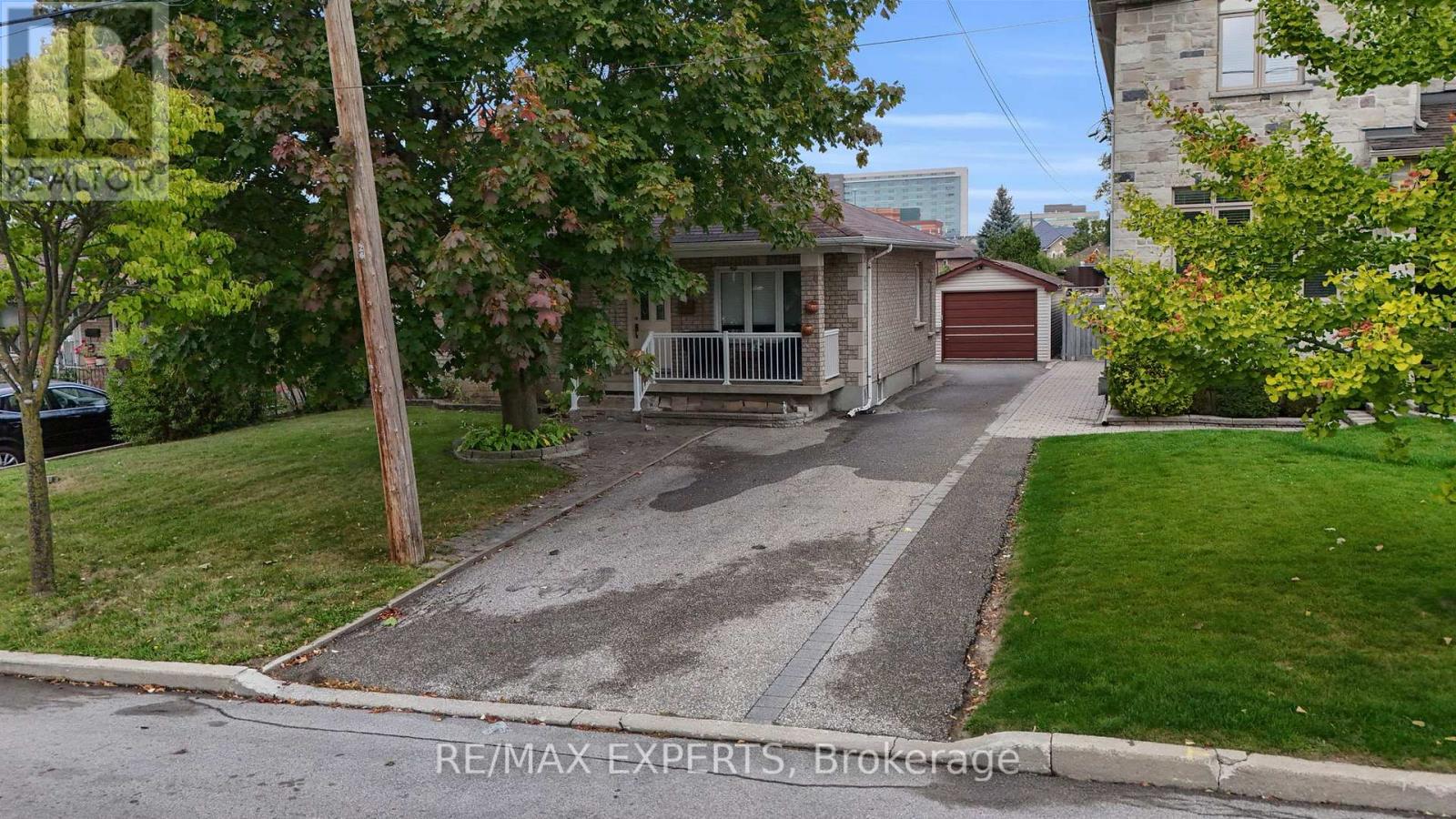 26 Grovedale Avenue, Toronto, Ontario  M6L 1Y6 - Photo 10 - W12464572