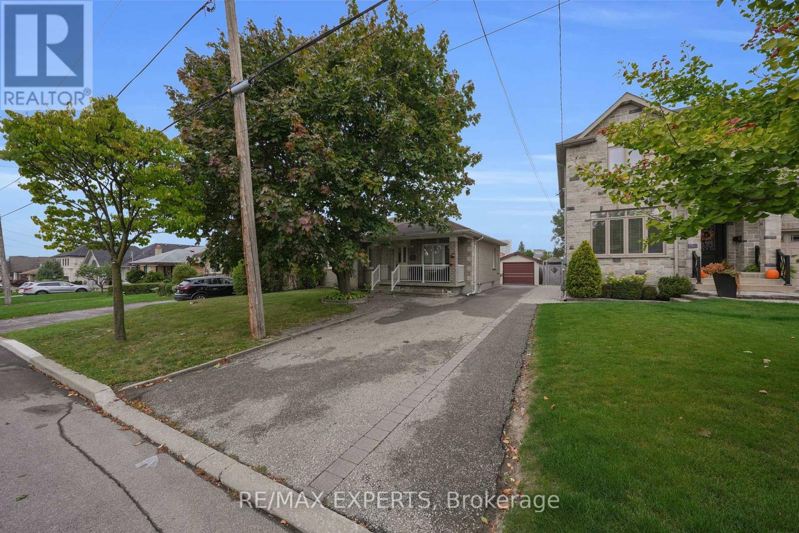 26 Grovedale Avenue, Toronto, Ontario  M6L 1Y6 - Photo 11 - W12464572