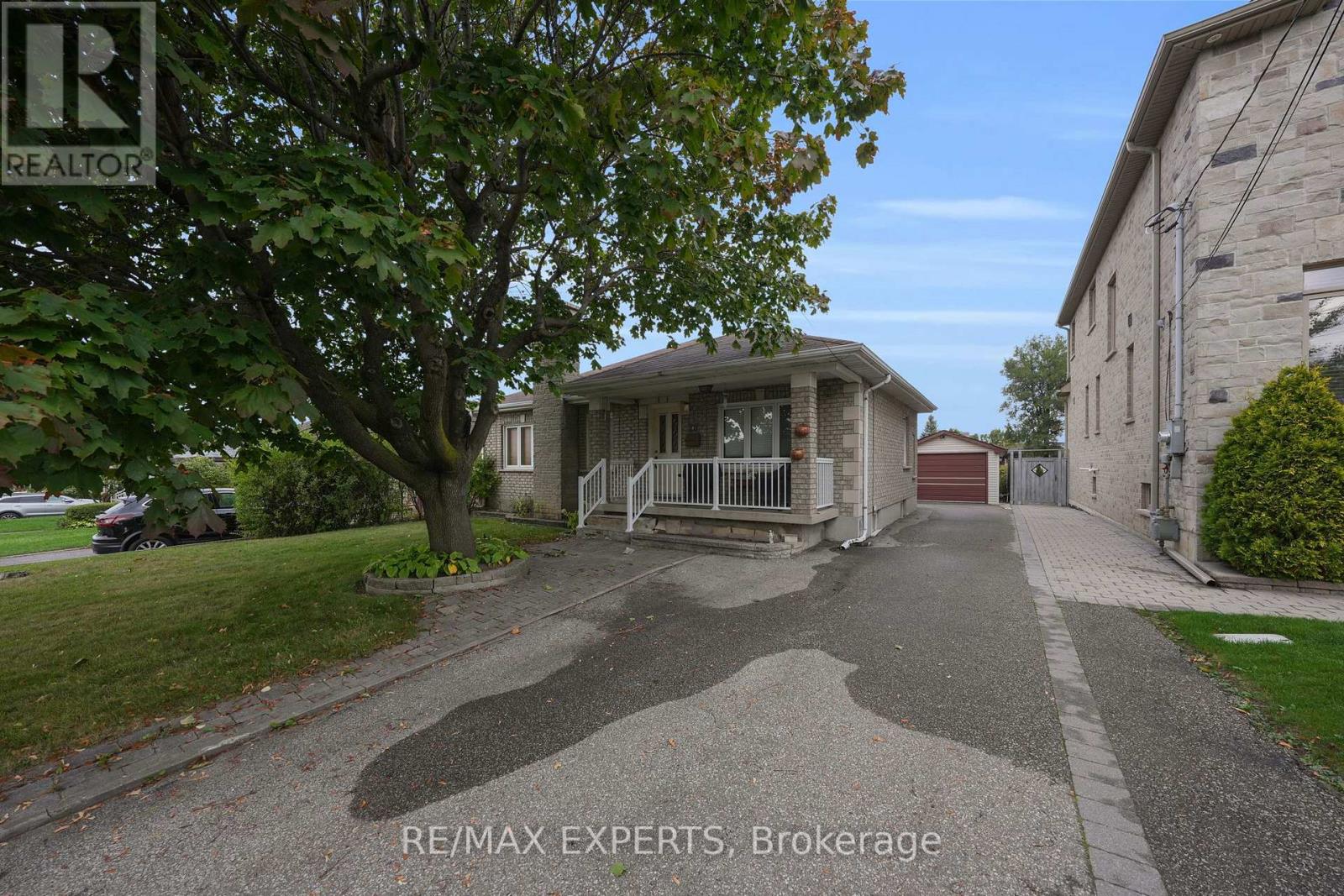 26 Grovedale Avenue, Toronto, Ontario  M6L 1Y6 - Photo 15 - W12464572