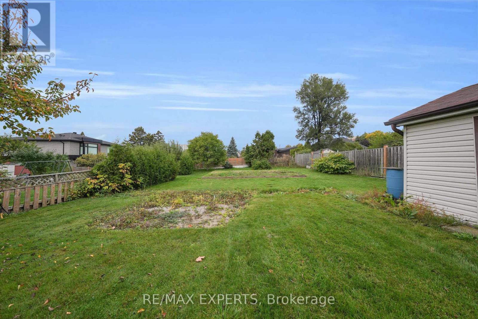 26 Grovedale Avenue, Toronto, Ontario  M6L 1Y6 - Photo 21 - W12464572