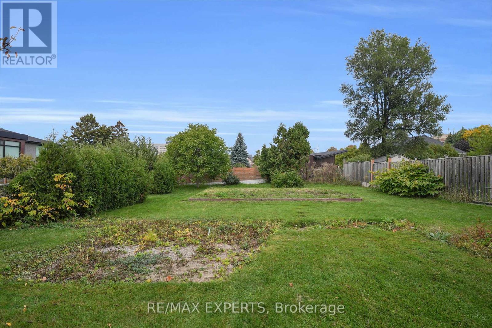 26 Grovedale Avenue, Toronto, Ontario  M6L 1Y6 - Photo 22 - W12464572