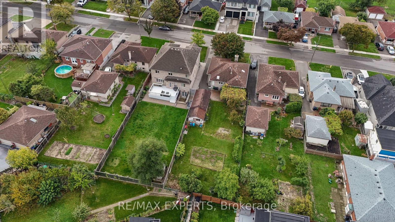 26 Grovedale Avenue, Toronto, Ontario  M6L 1Y6 - Photo 3 - W12464572