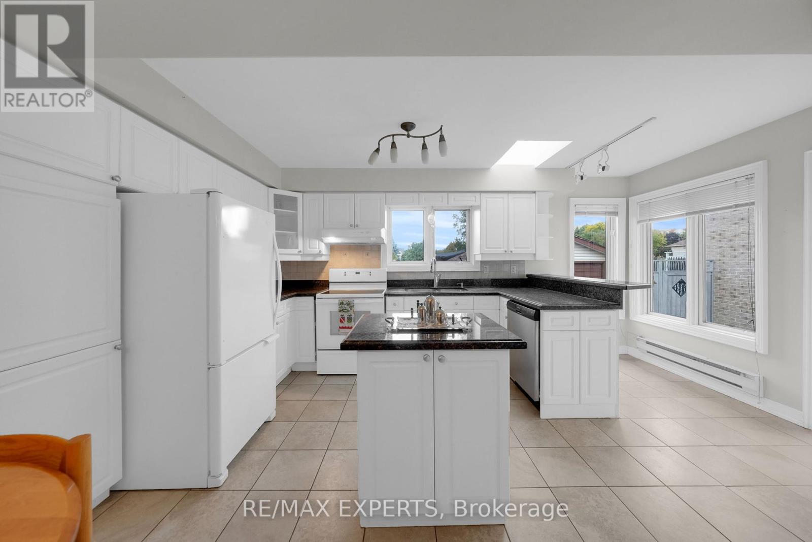 26 Grovedale Avenue, Toronto, Ontario  M6L 1Y6 - Photo 32 - W12464572