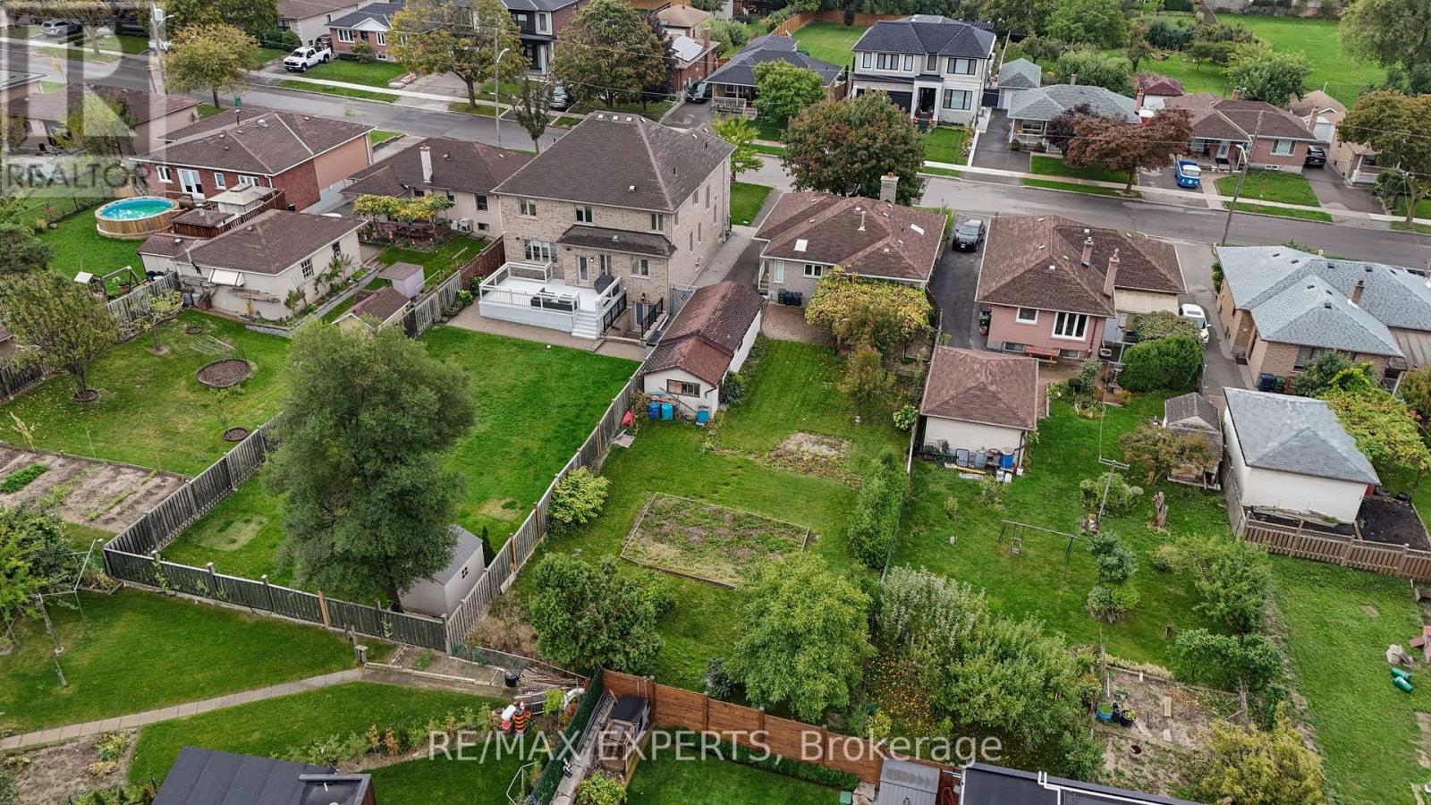 26 Grovedale Avenue, Toronto, Ontario  M6L 1Y6 - Photo 6 - W12464572