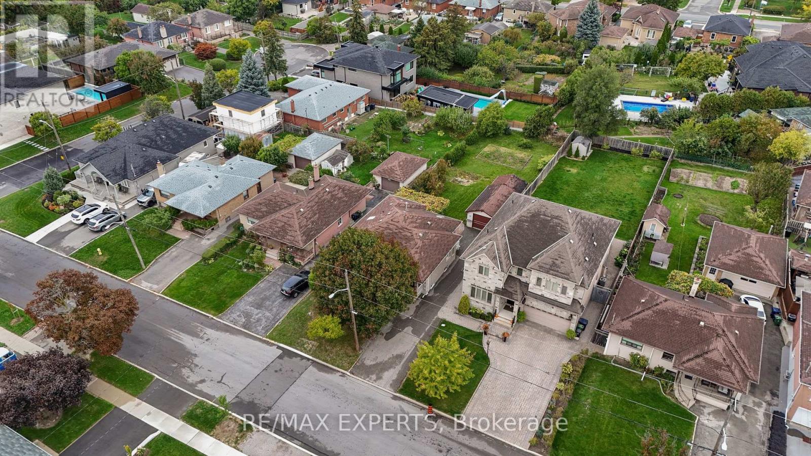 26 Grovedale Avenue, Toronto, Ontario  M6L 1Y6 - Photo 7 - W12464572