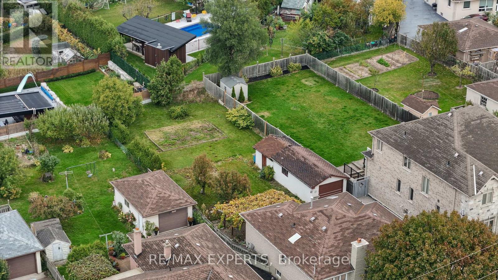 26 Grovedale Avenue, Toronto, Ontario  M6L 1Y6 - Photo 9 - W12464572