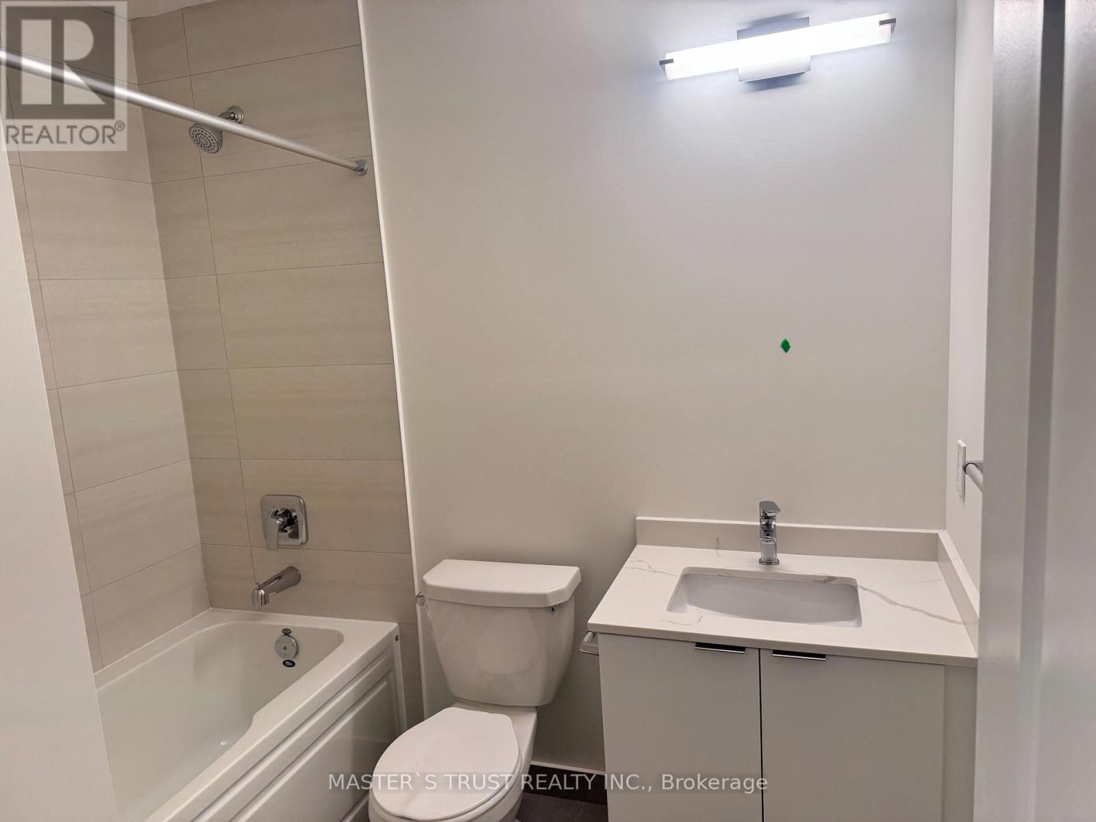 15 Watergarden Drive, Mississauga, Ontario  L5R 0H4 - Photo 6 - W12464574