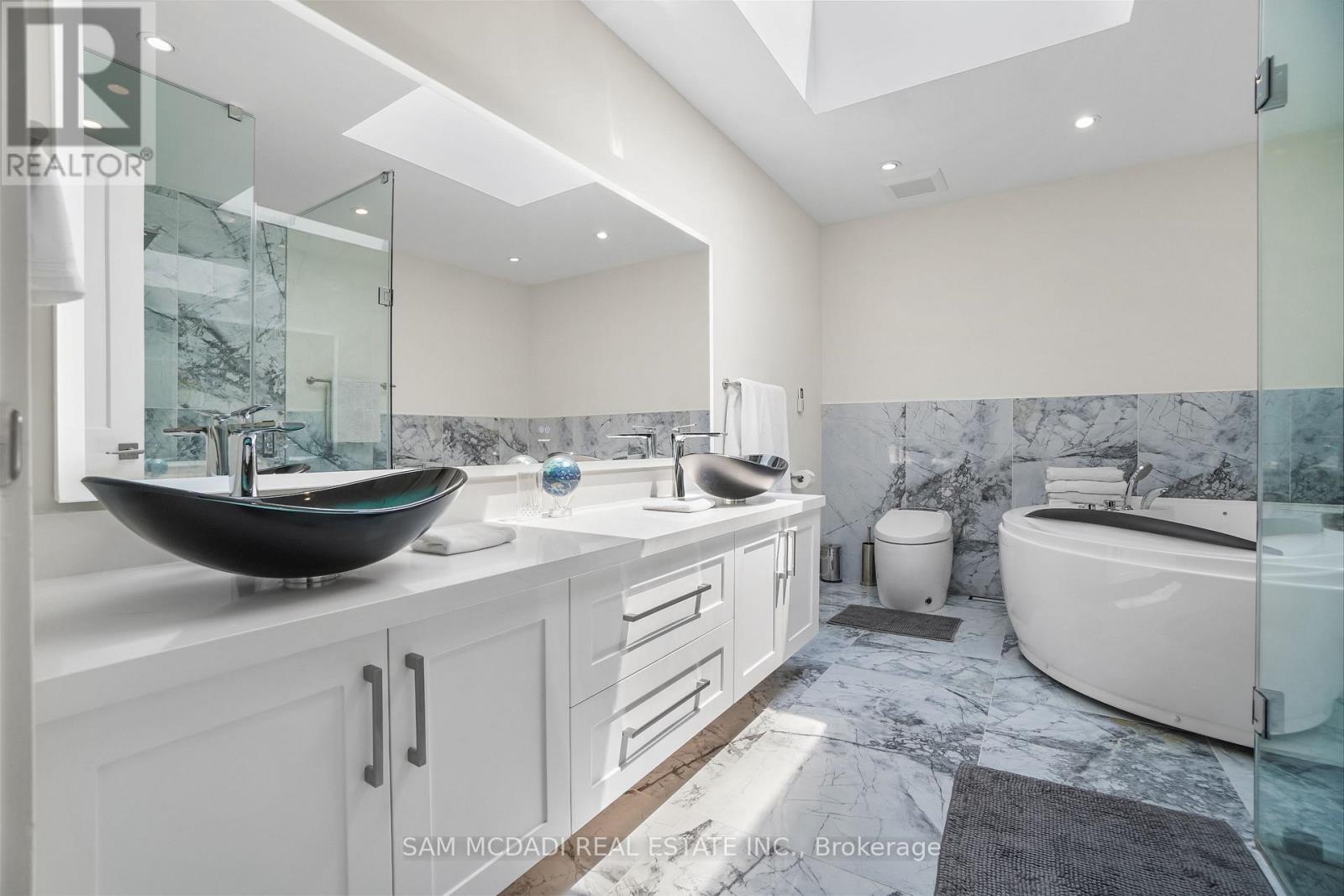 1036 Enola Avenue, Mississauga, Ontario  L5G 4A9 - Photo 30 - W12464578