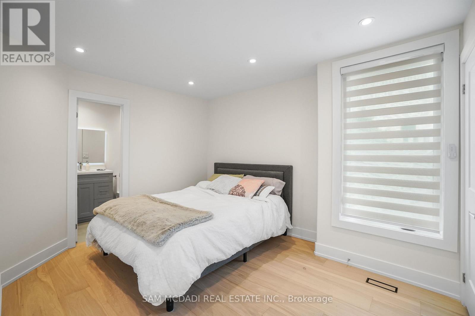 1036 Enola Avenue, Mississauga, Ontario  L5G 4A9 - Photo 35 - W12464578