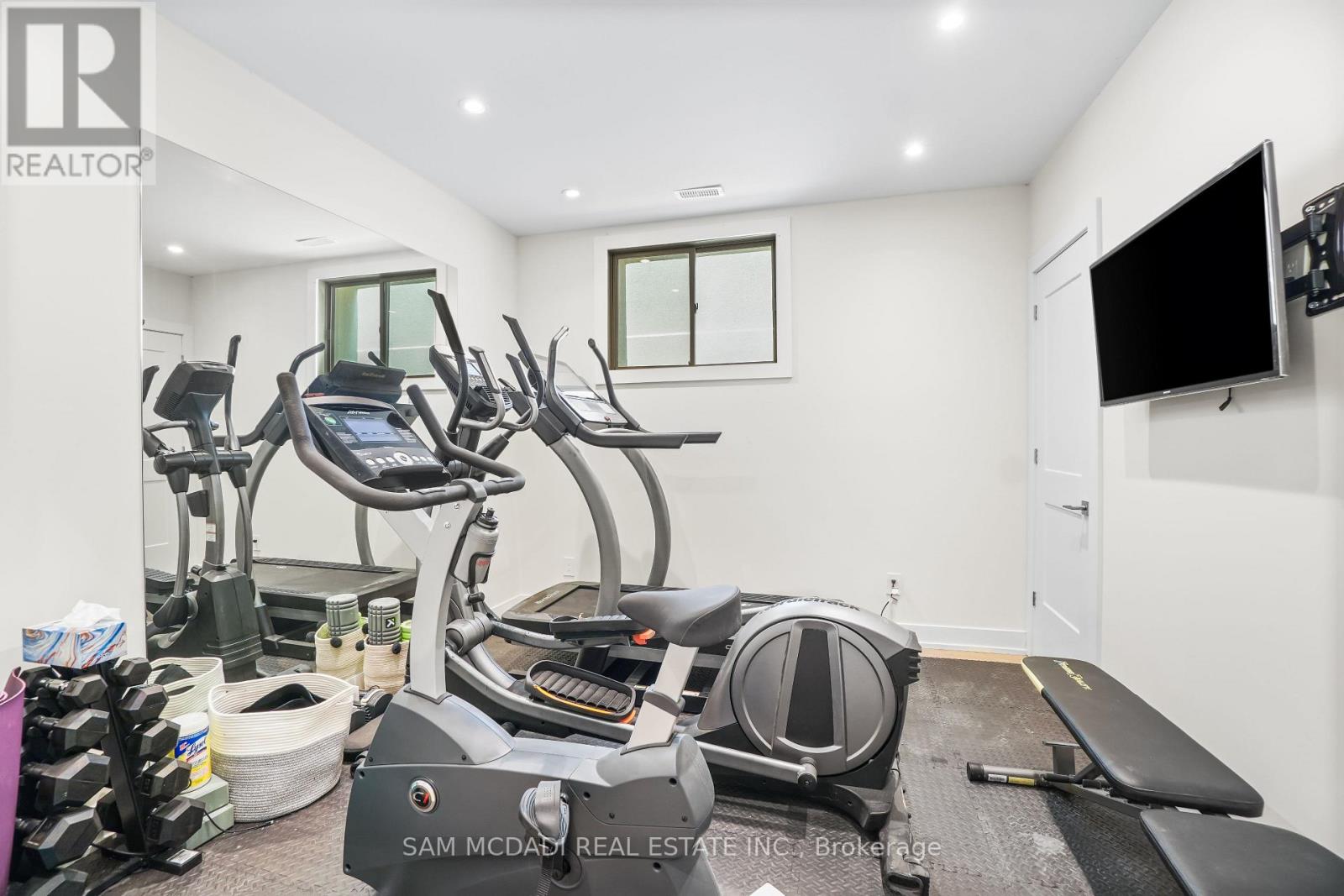 1036 Enola Avenue, Mississauga, Ontario  L5G 4A9 - Photo 46 - W12464578