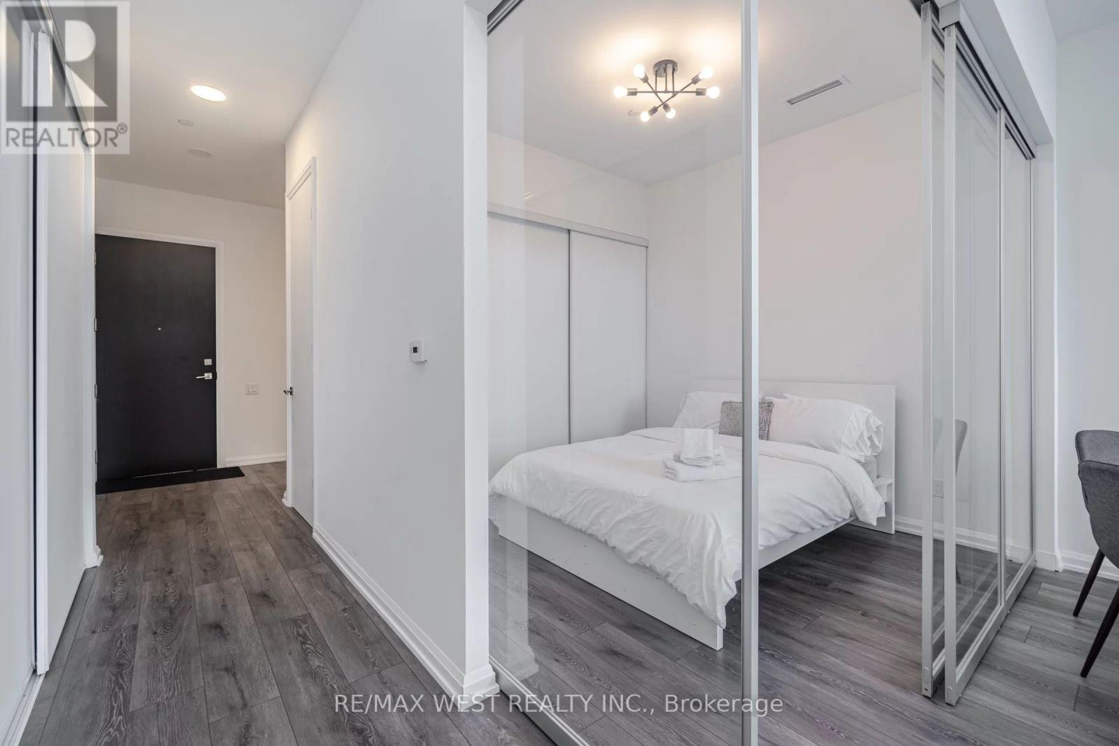 817 - 4208 Dundas Street W, Toronto, Ontario  M8X 1Y6 - Photo 3 - W12464582