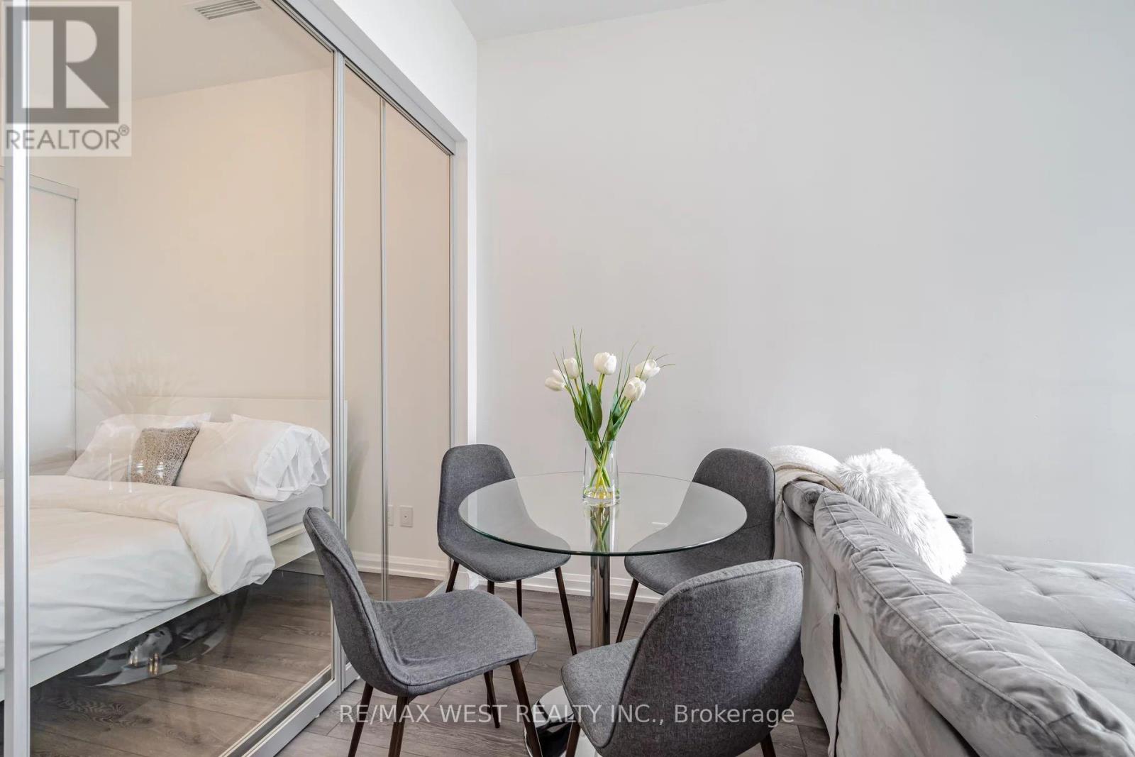 817 - 4208 Dundas Street W, Toronto, Ontario  M8X 1Y6 - Photo 5 - W12464582