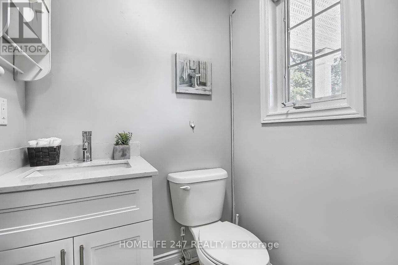 32 Poplar Plains Road, Brampton, Ontario  L7A 1Z5 - Photo 12 - W12464585