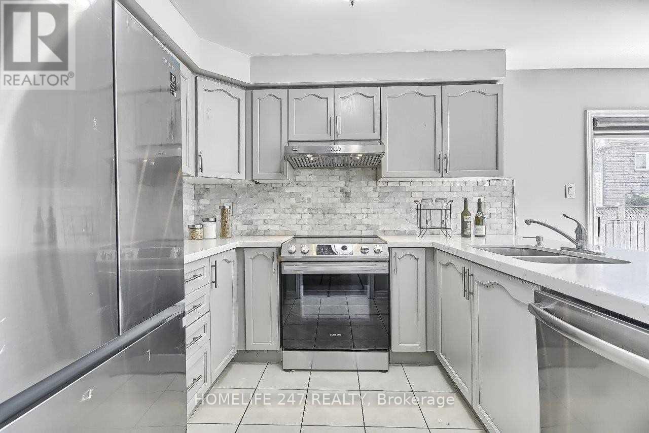 32 Poplar Plains Road, Brampton, Ontario  L7A 1Z5 - Photo 5 - W12464585